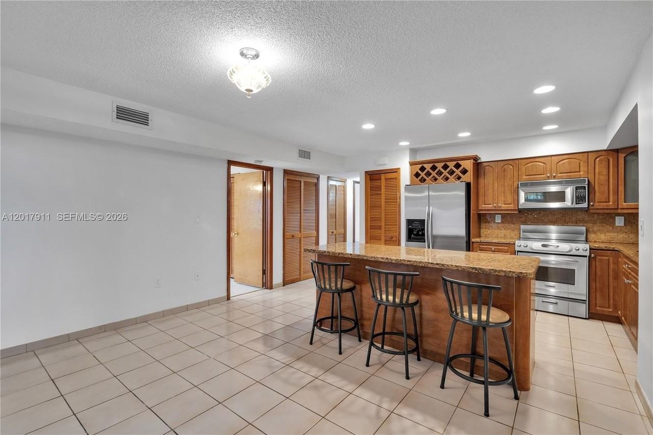 7811 Sw 9th Ter - Photo 2 of 26