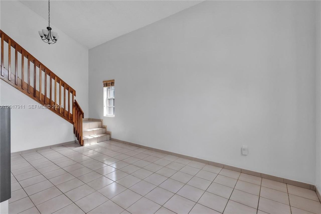 7811 Sw 9th Ter - Photo 5 of 26