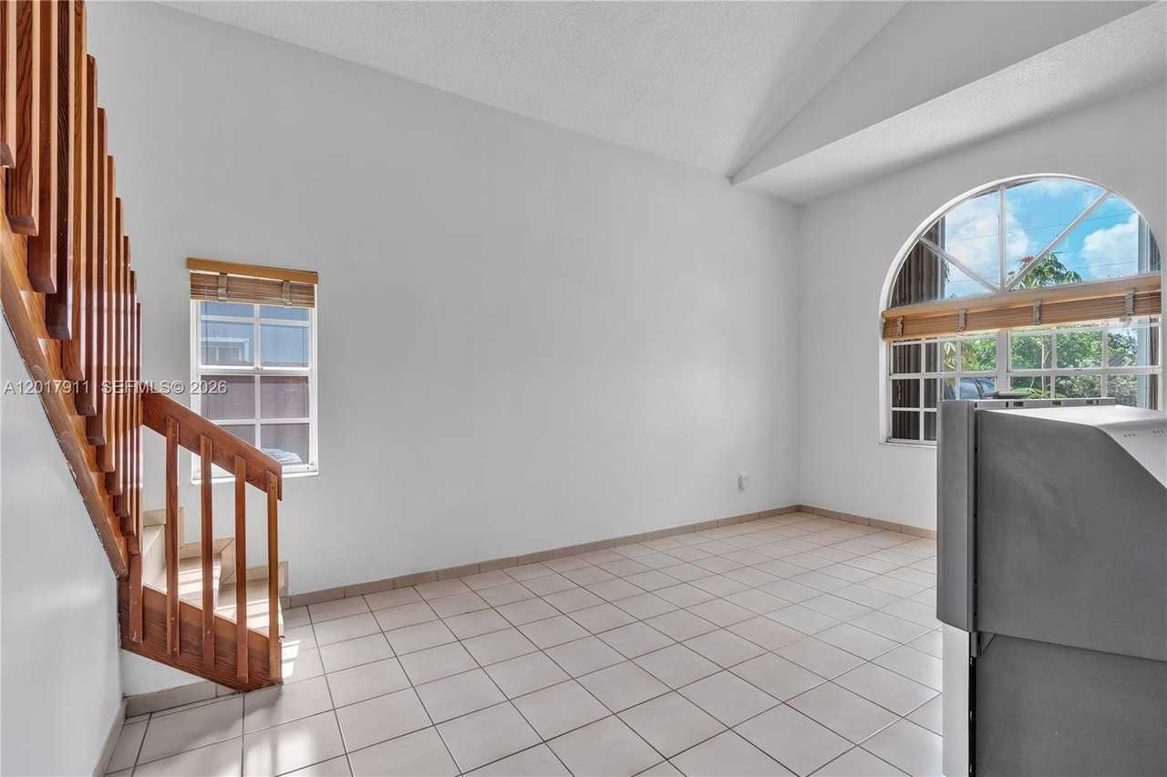 7811 Sw 9th Ter - Photo 6 of 26