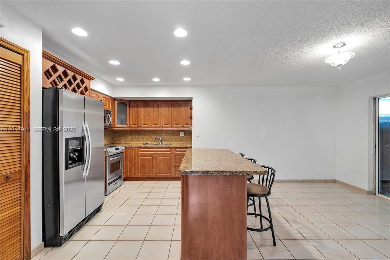 7811 Sw 9th Ter - Photo 7 of 26
