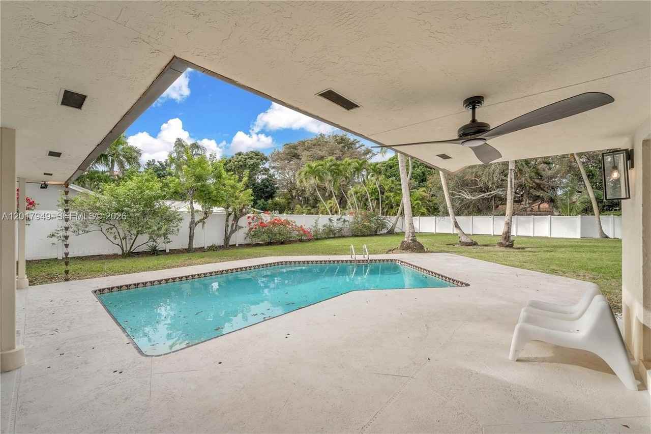 10330 Sw 58th Ct - Photo 2 of 15