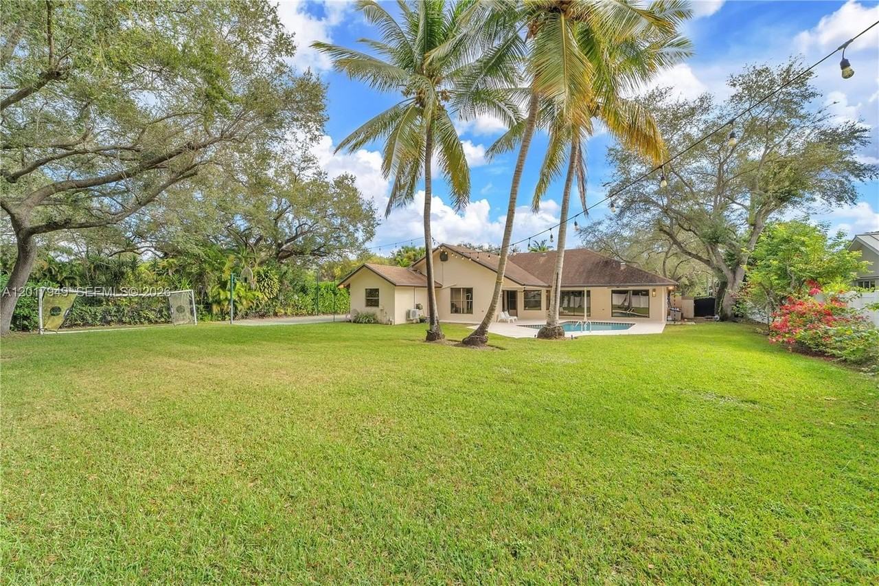 10330 Sw 58th Ct - Photo 3 of 15