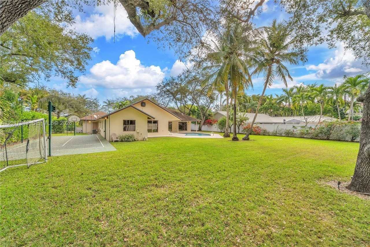 10330 Sw 58th Ct - Photo 4 of 15