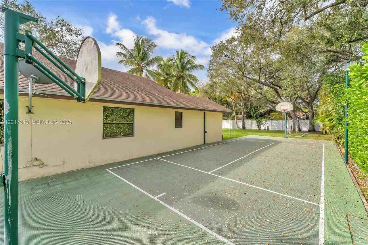 10330 Sw 58th Ct - Photo 5 of 15