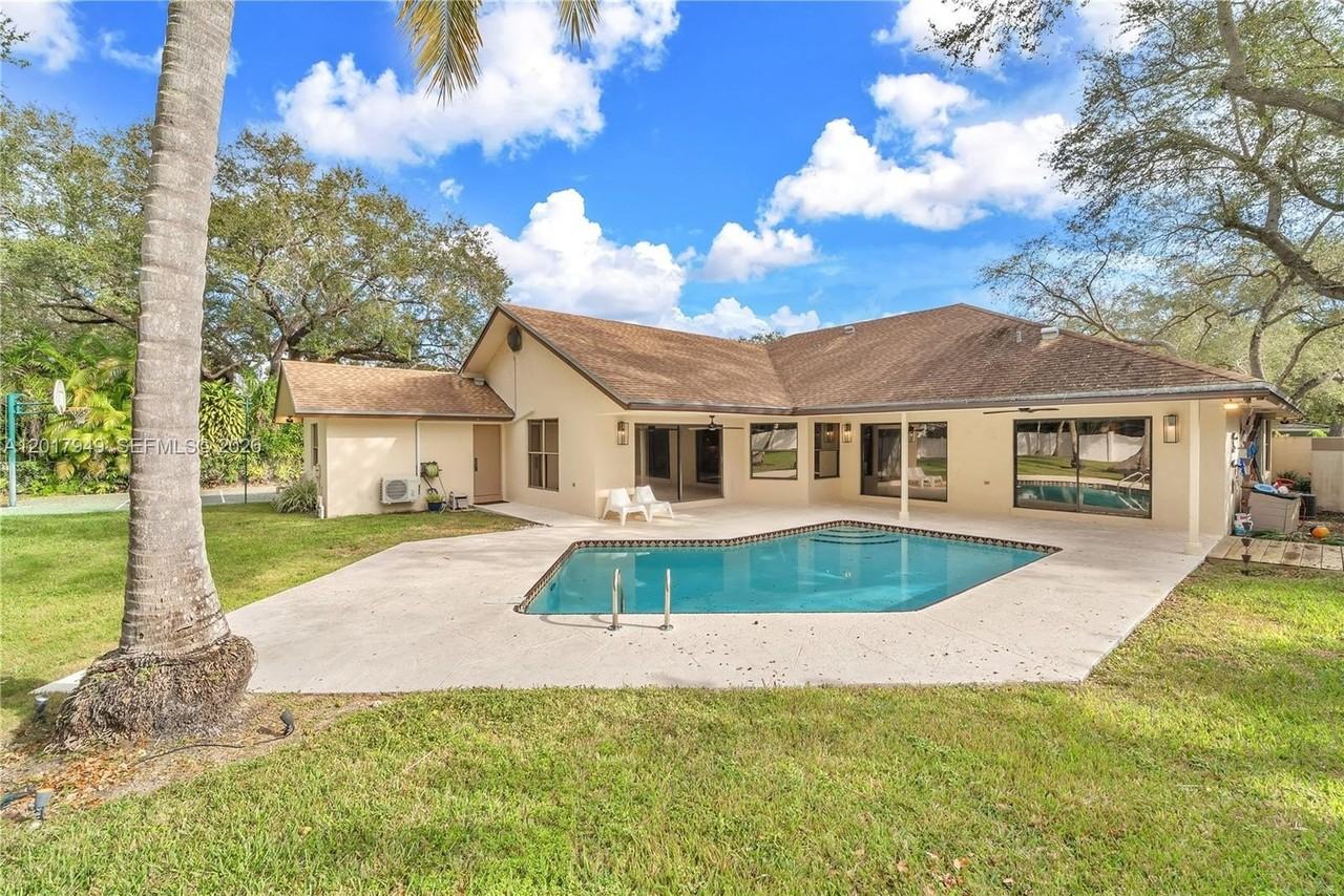 10330 Sw 58th Ct - Photo 6 of 15