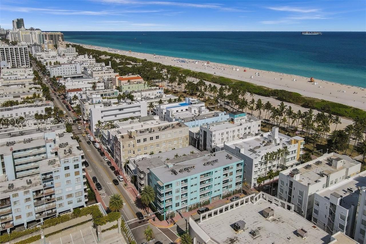 713 Collins Ave #42