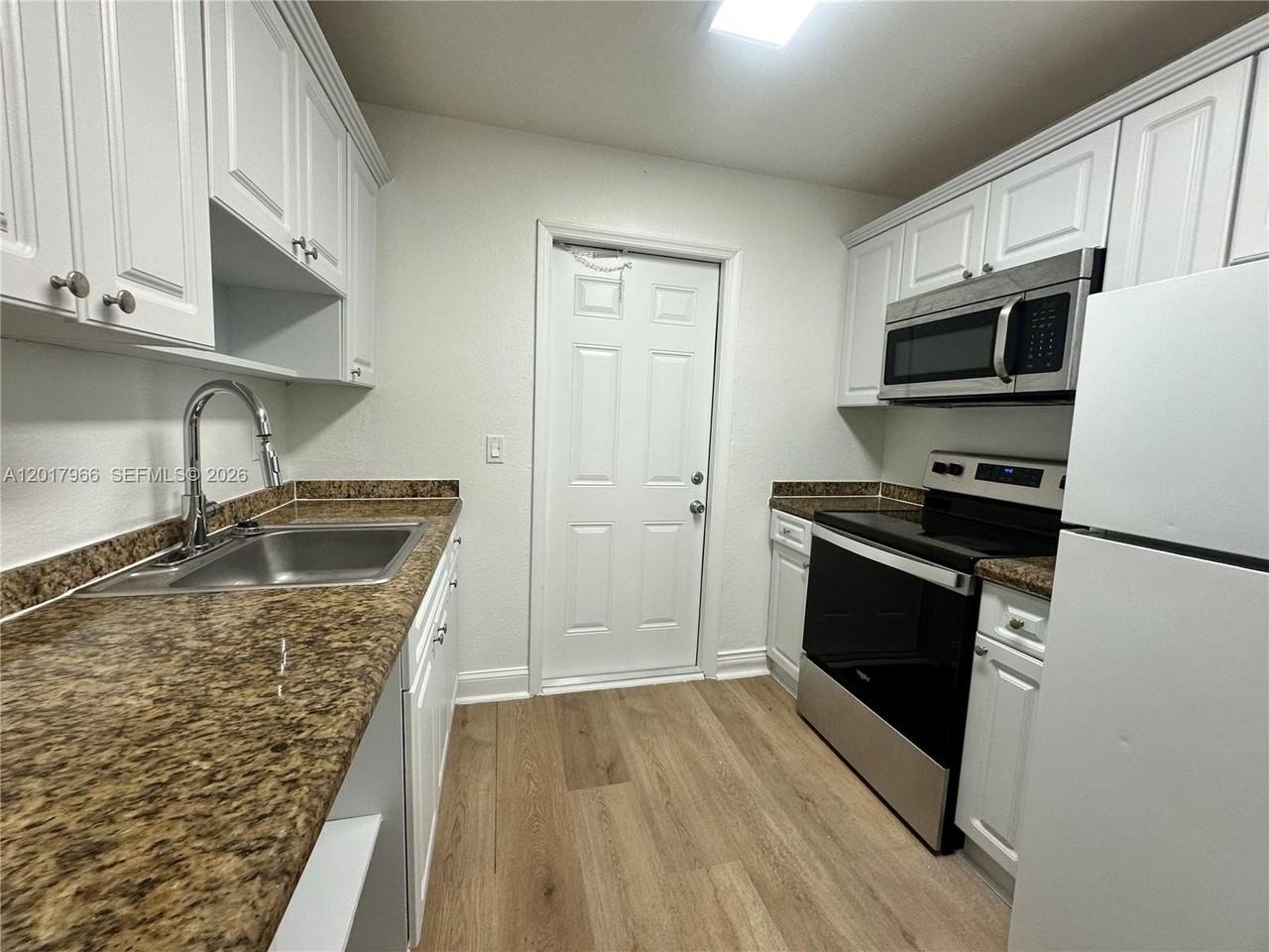1400 Ne 56th St #206 - Photo 6 of 38