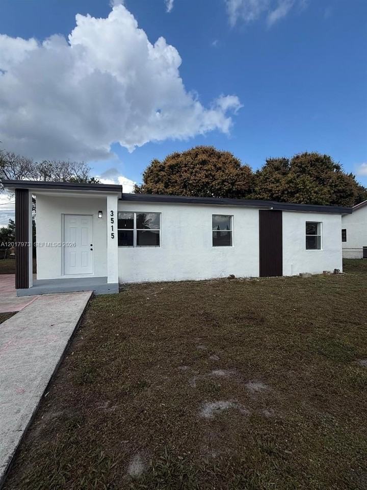 3515 Nw 213th St - Photo 4 of 15