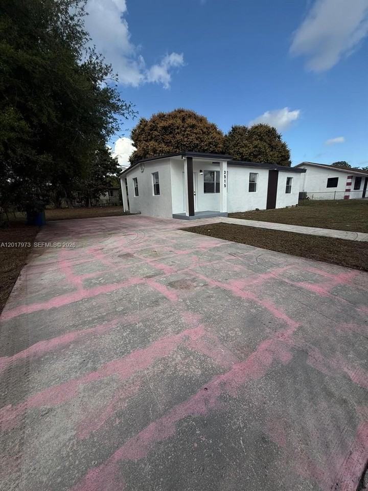 3515 Nw 213th St - Photo 5 of 15