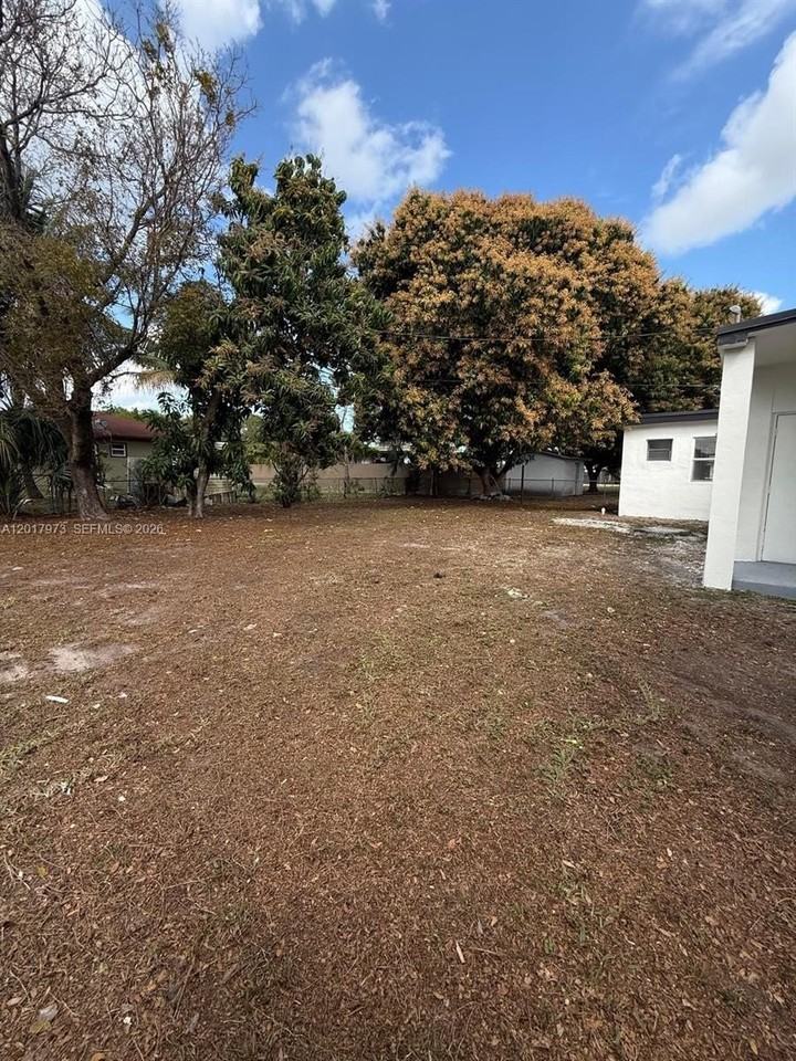 3515 Nw 213th St - Photo 7 of 15
