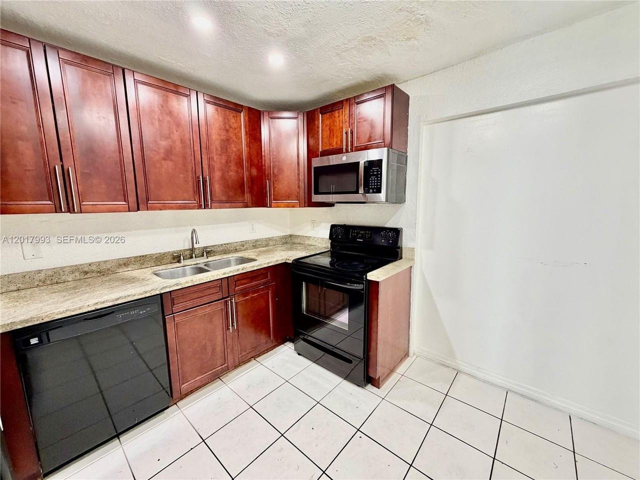 2614 Sheridan St #1 - Photo 6 of 18