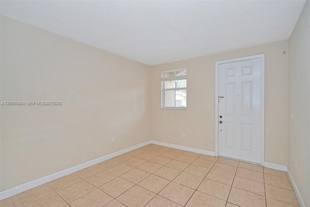 1048 Ne 208th St #1048 - Photo 6 of 20