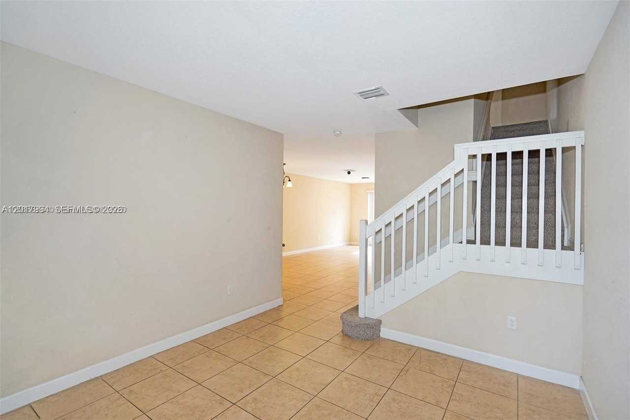 1048 Ne 208th St #1048 - Photo 7 of 20