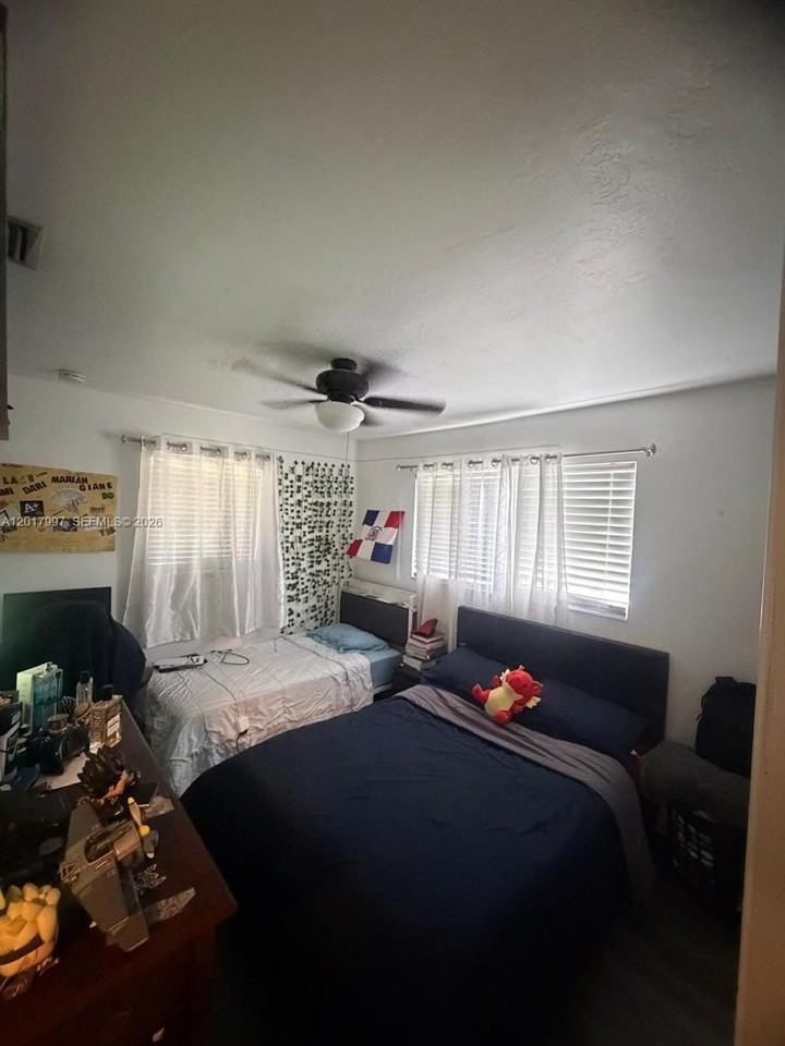 621 Sw 71st Ter - Photo 5 of 10