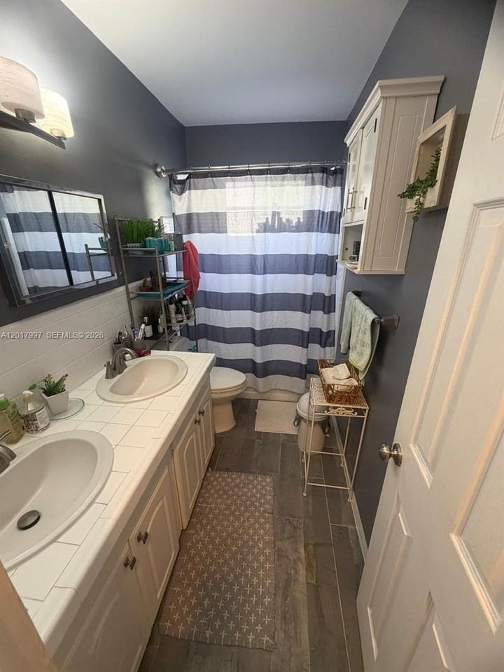 621 Sw 71st Ter - Photo 7 of 10