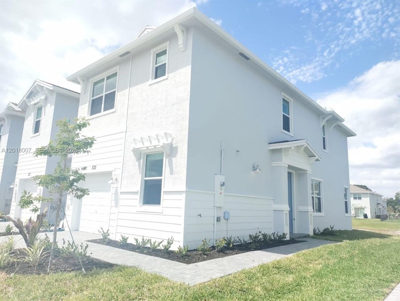535 Se Rivergrass St #535 - Photo 2 of 27