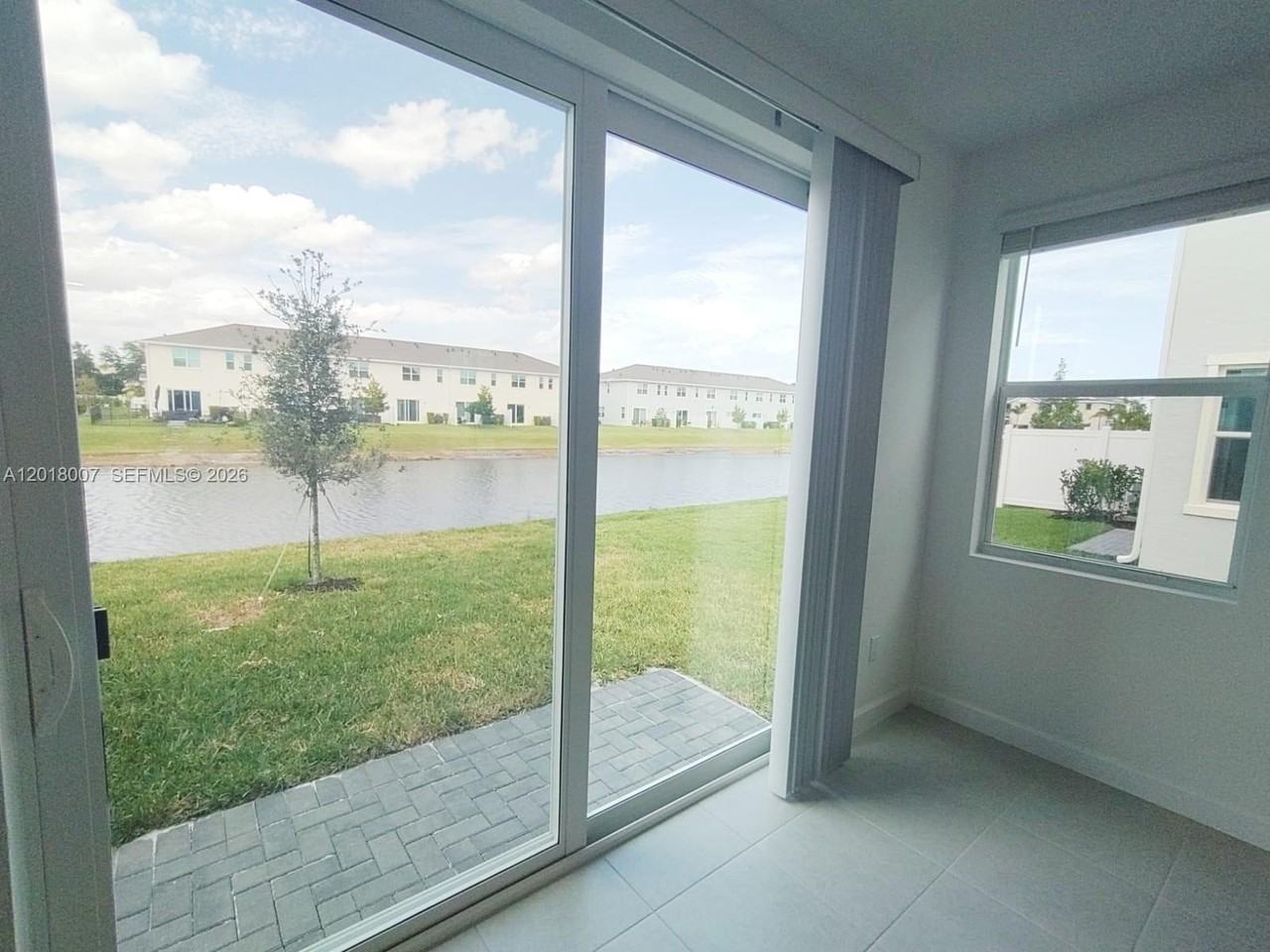 535 Se Rivergrass St #535 - Photo 3 of 27