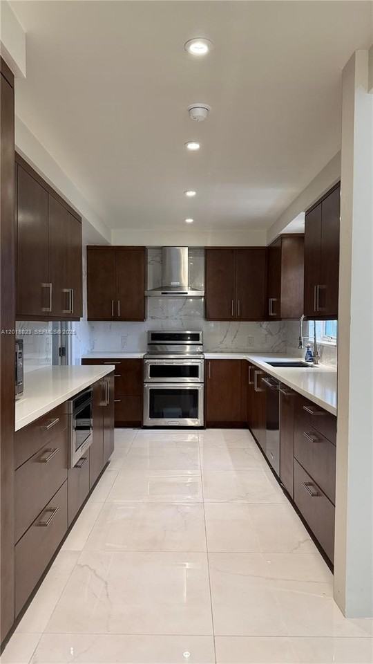 921 Belle Meade Island Dr #0 - Photo 2 of 10