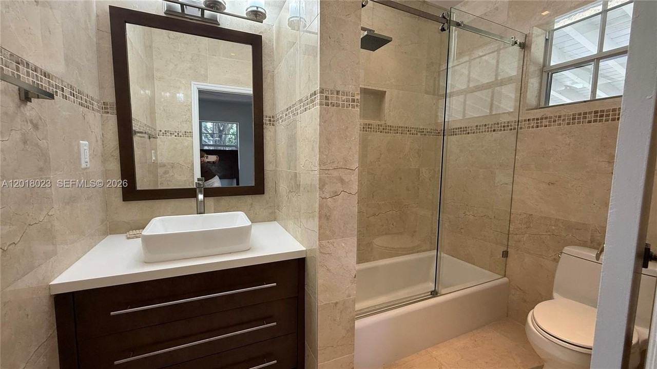 921 Belle Meade Island Dr #0 - Photo 7 of 10