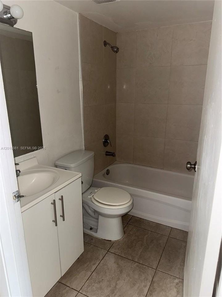 7120 Nw 179th St #105 - Photo 6 of 6