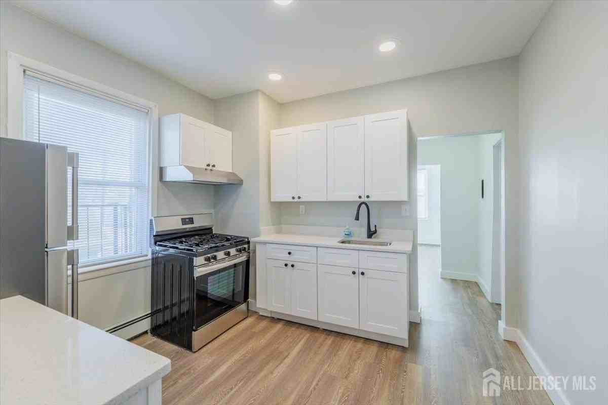 382 Summit Ave #2A