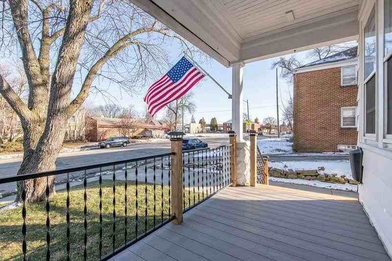 2615 N Wauwatosa Ave - Photo 3 of 21