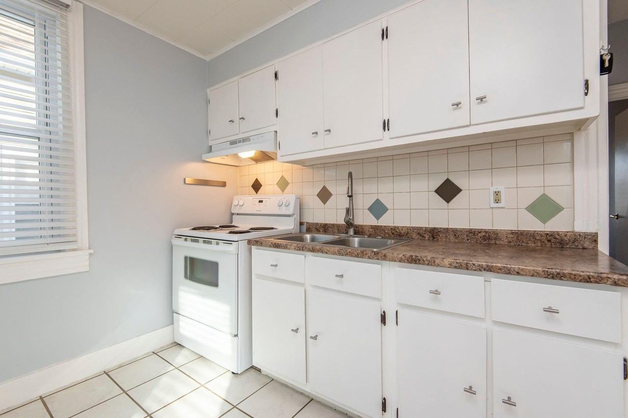 2615 N Wauwatosa Ave - Photo 4 of 21