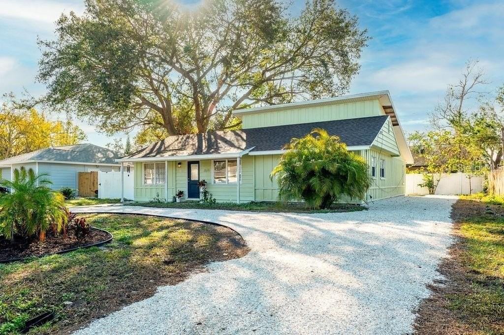 2676 Martin St - Photo 2 of 38
