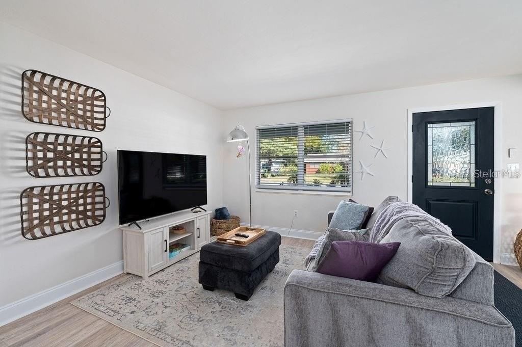 2676 Martin St - Photo 4 of 38
