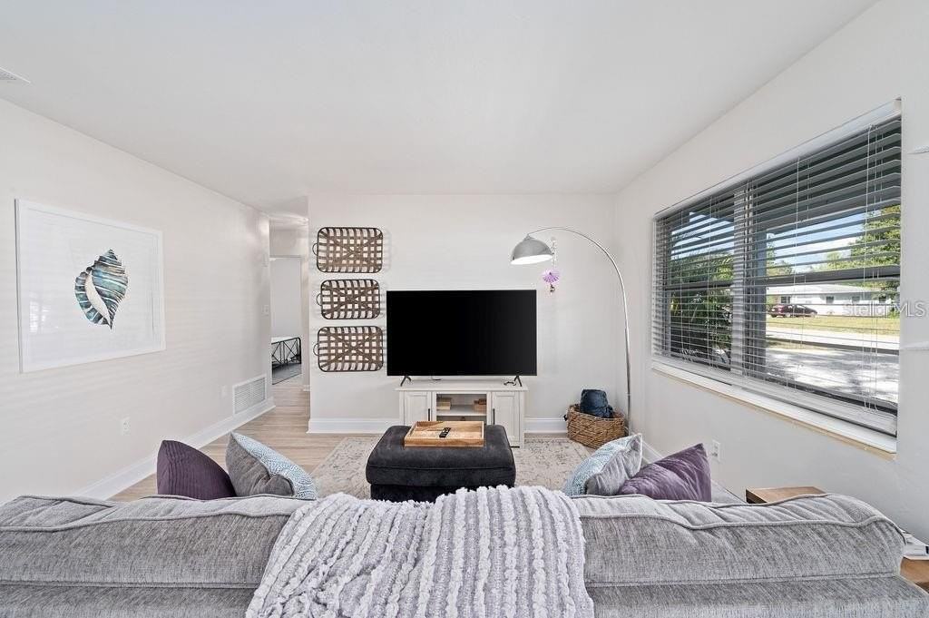 2676 Martin St - Photo 5 of 38