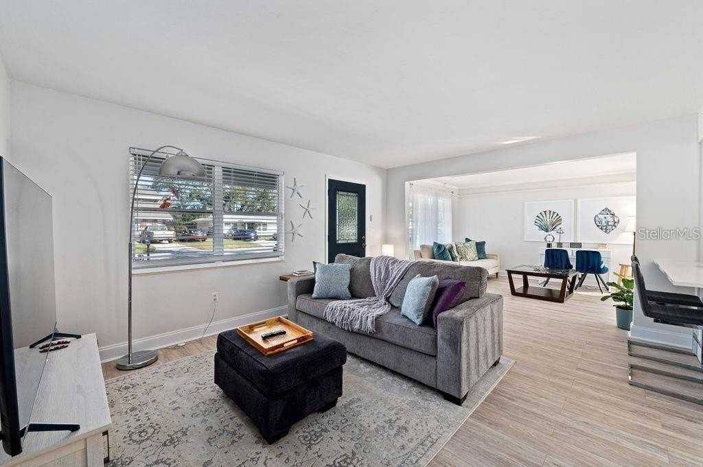 2676 Martin St - Photo 6 of 38