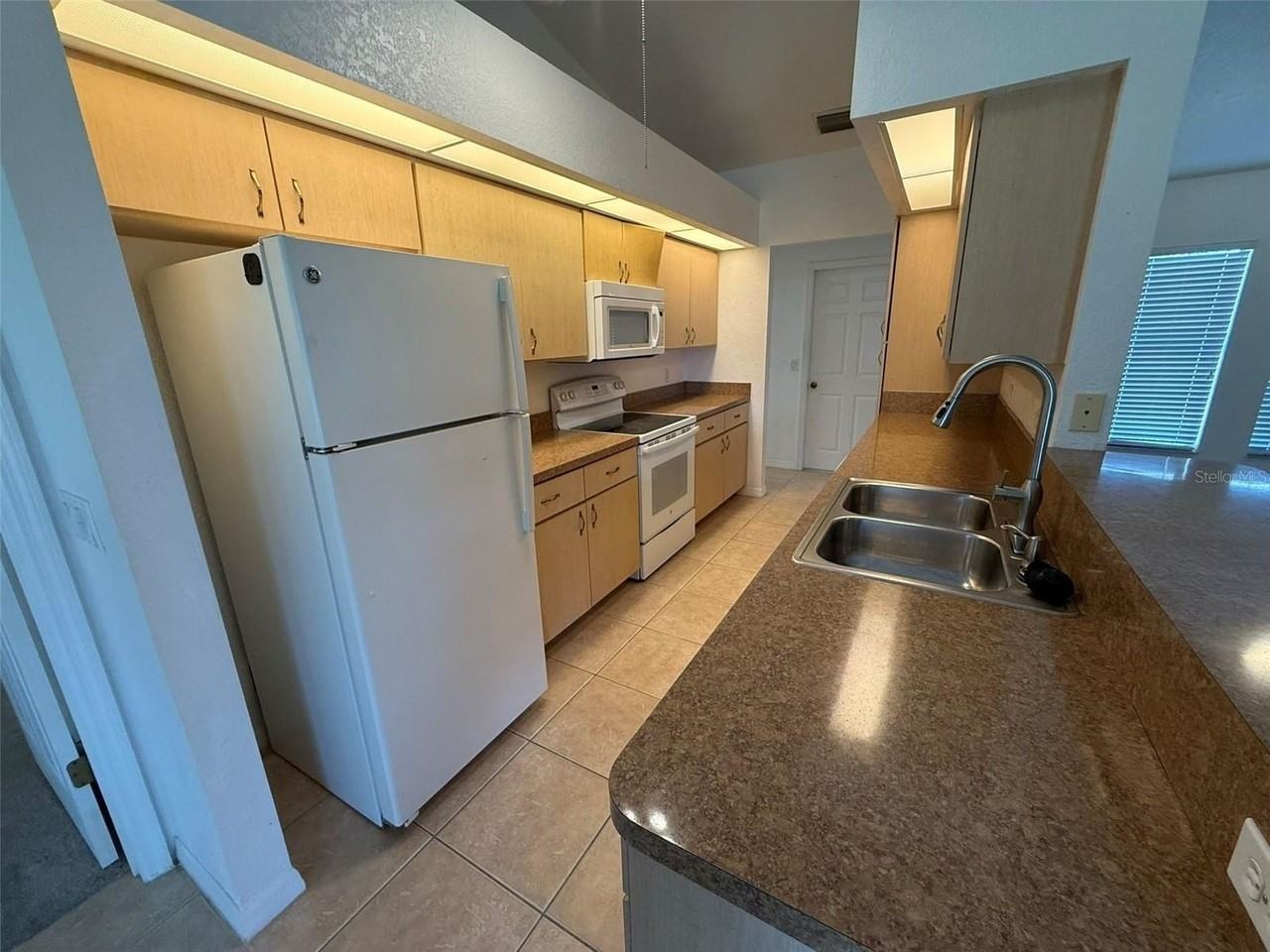 27097 Paratins Dr - Photo 4 of 19