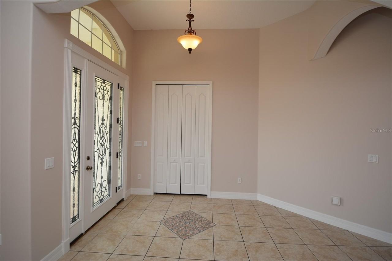 8 Fernon Ln - Photo 3 of 37