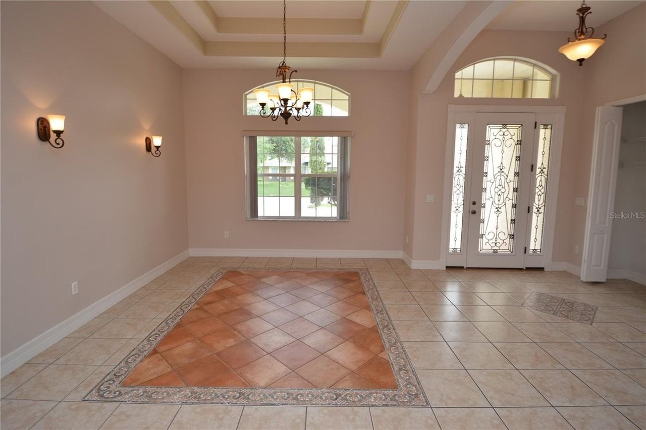 8 Fernon Ln - Photo 4 of 37