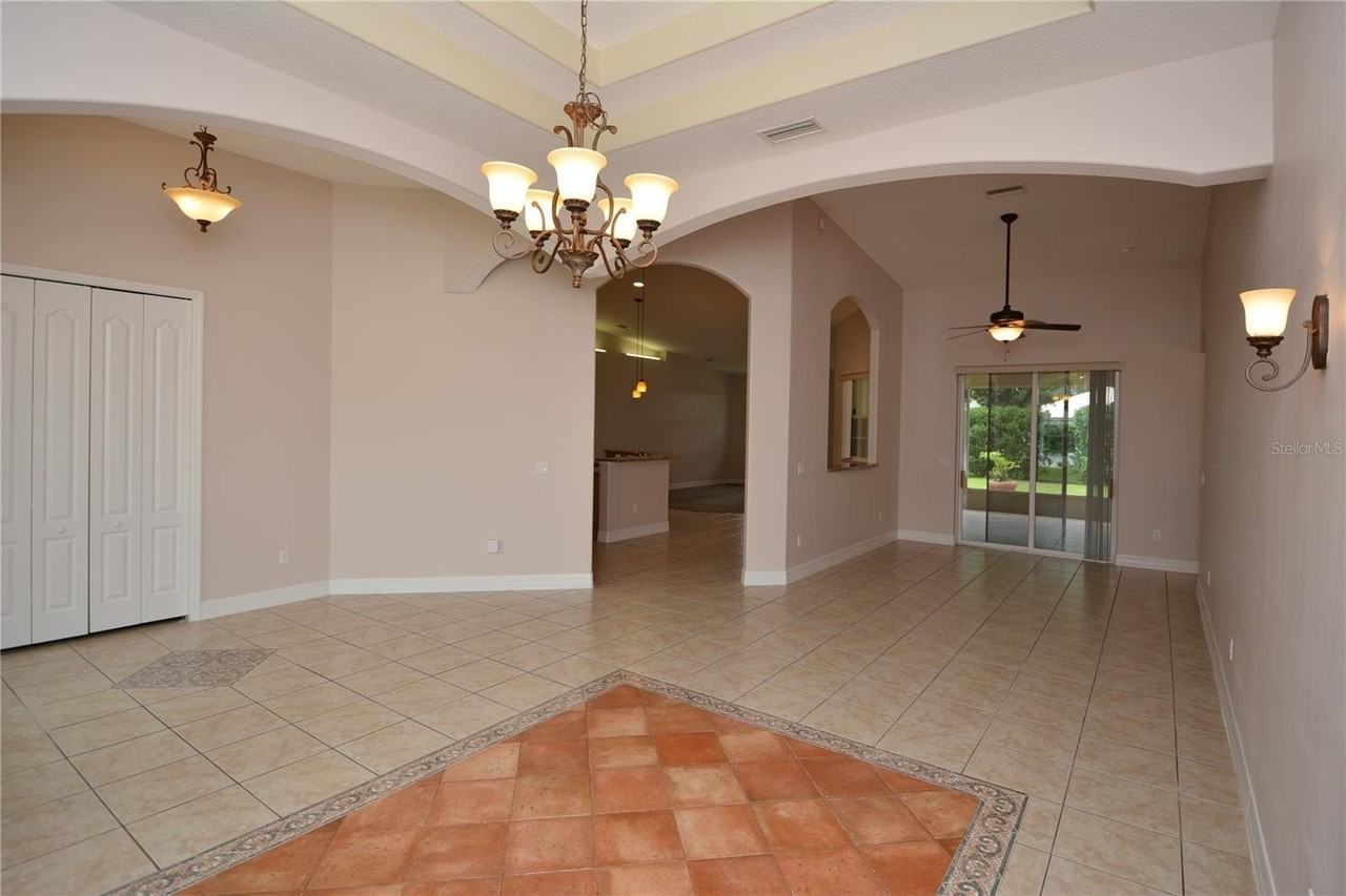 8 Fernon Ln - Photo 5 of 37