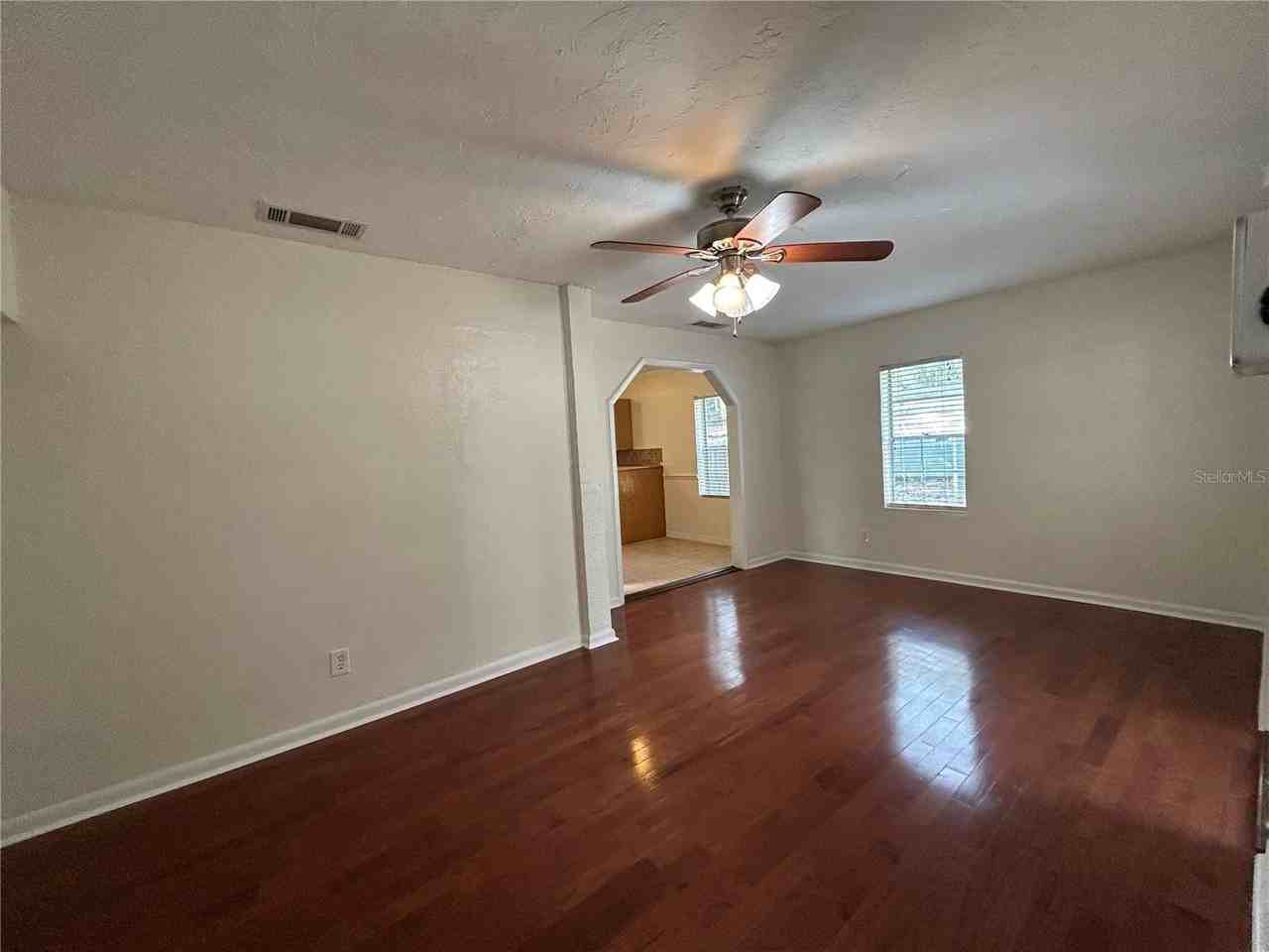 3304 Nw 20th St - Photo 5 of 30