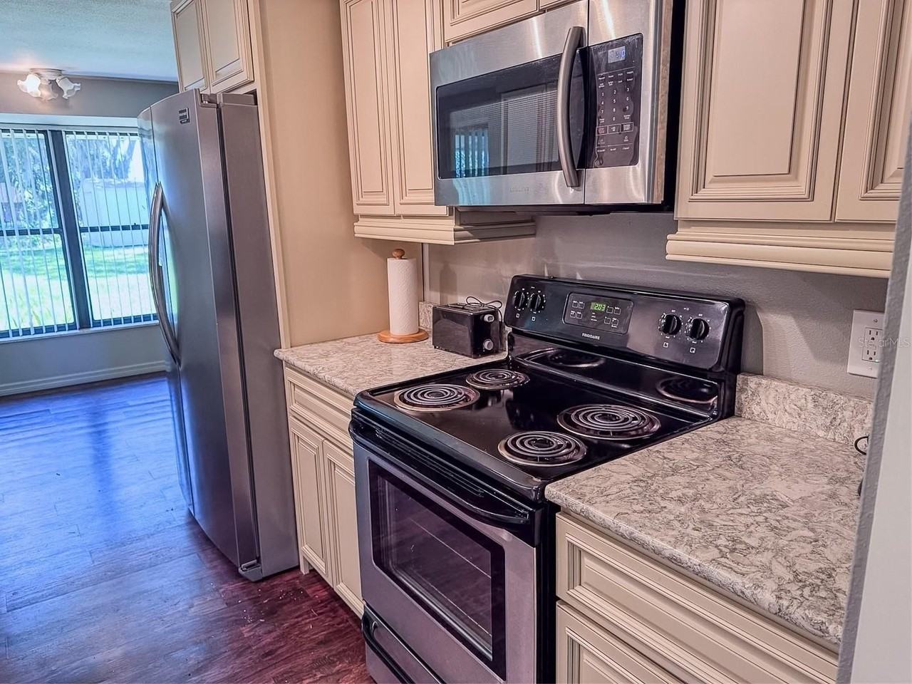3895 Conine Dr E - Photo 5 of 18