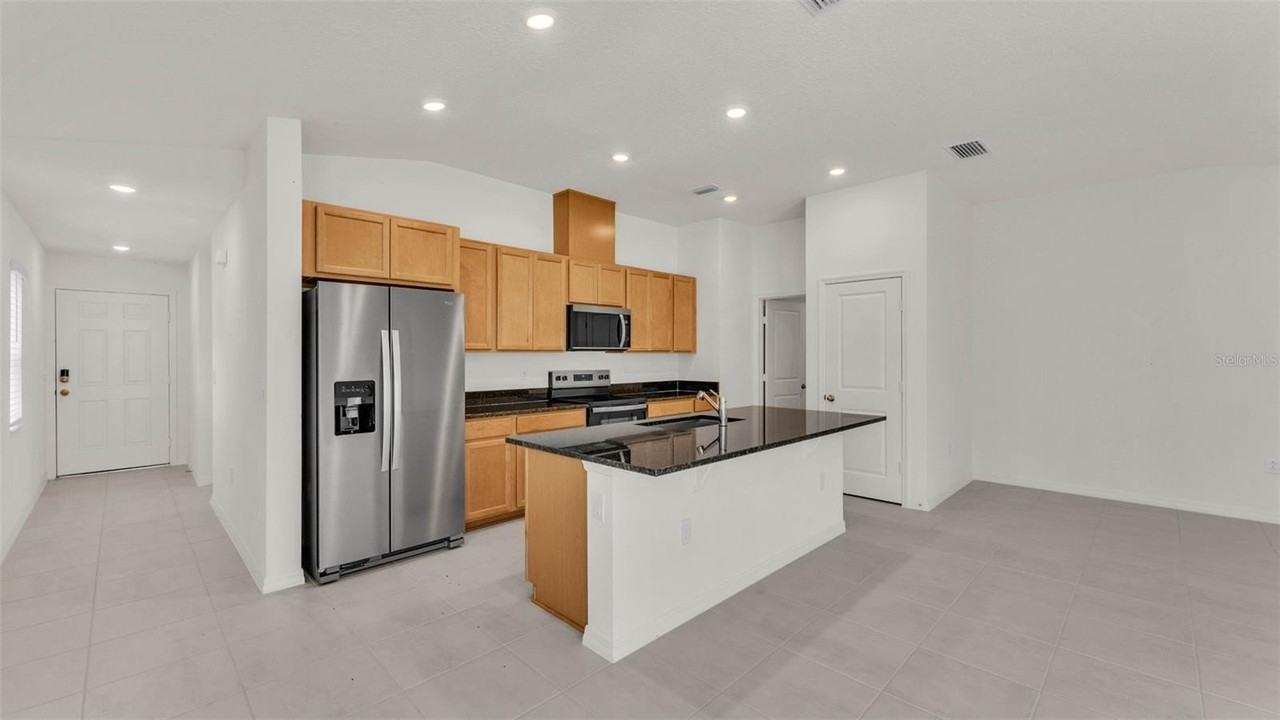 727 Chestnut Ln - Photo 4 of 29
