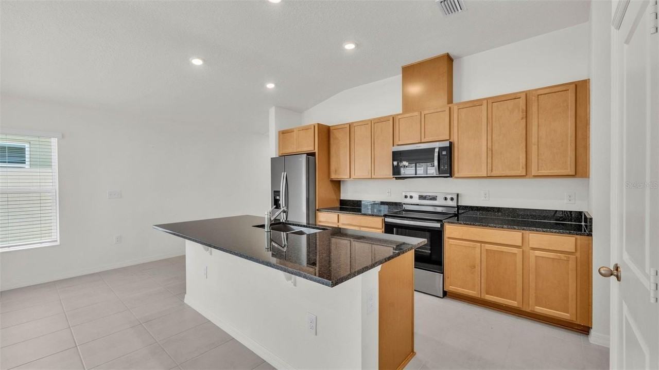 727 Chestnut Ln - Photo 6 of 29