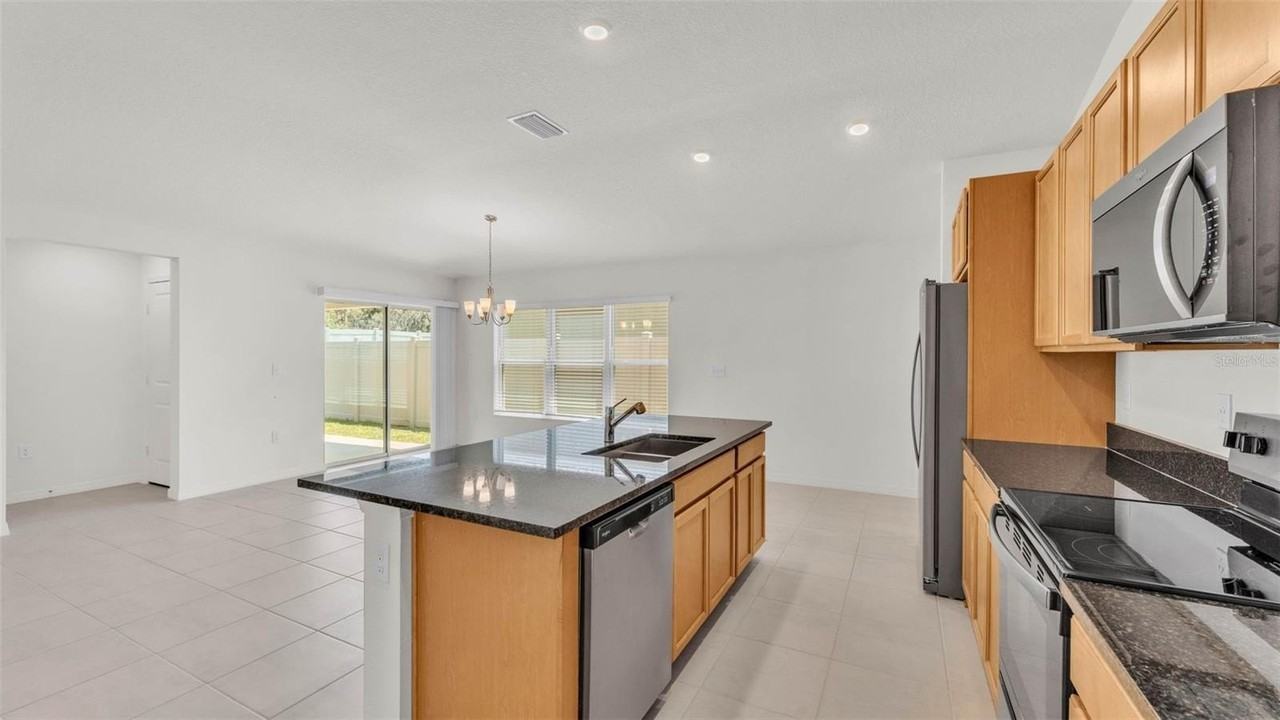 727 Chestnut Ln - Photo 7 of 29