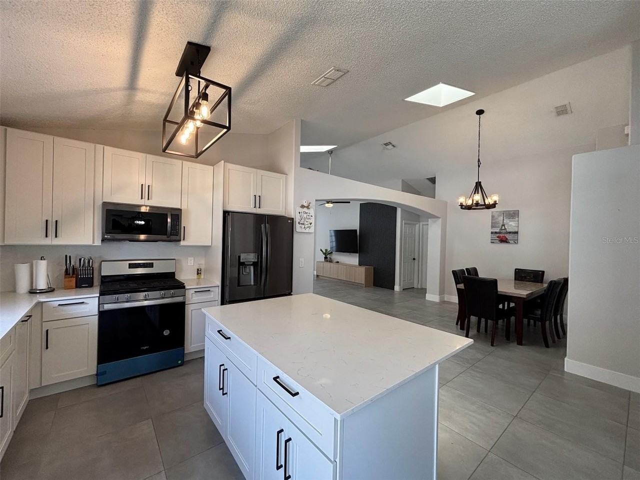 2521 Oneida Loop - Photo 4 of 34
