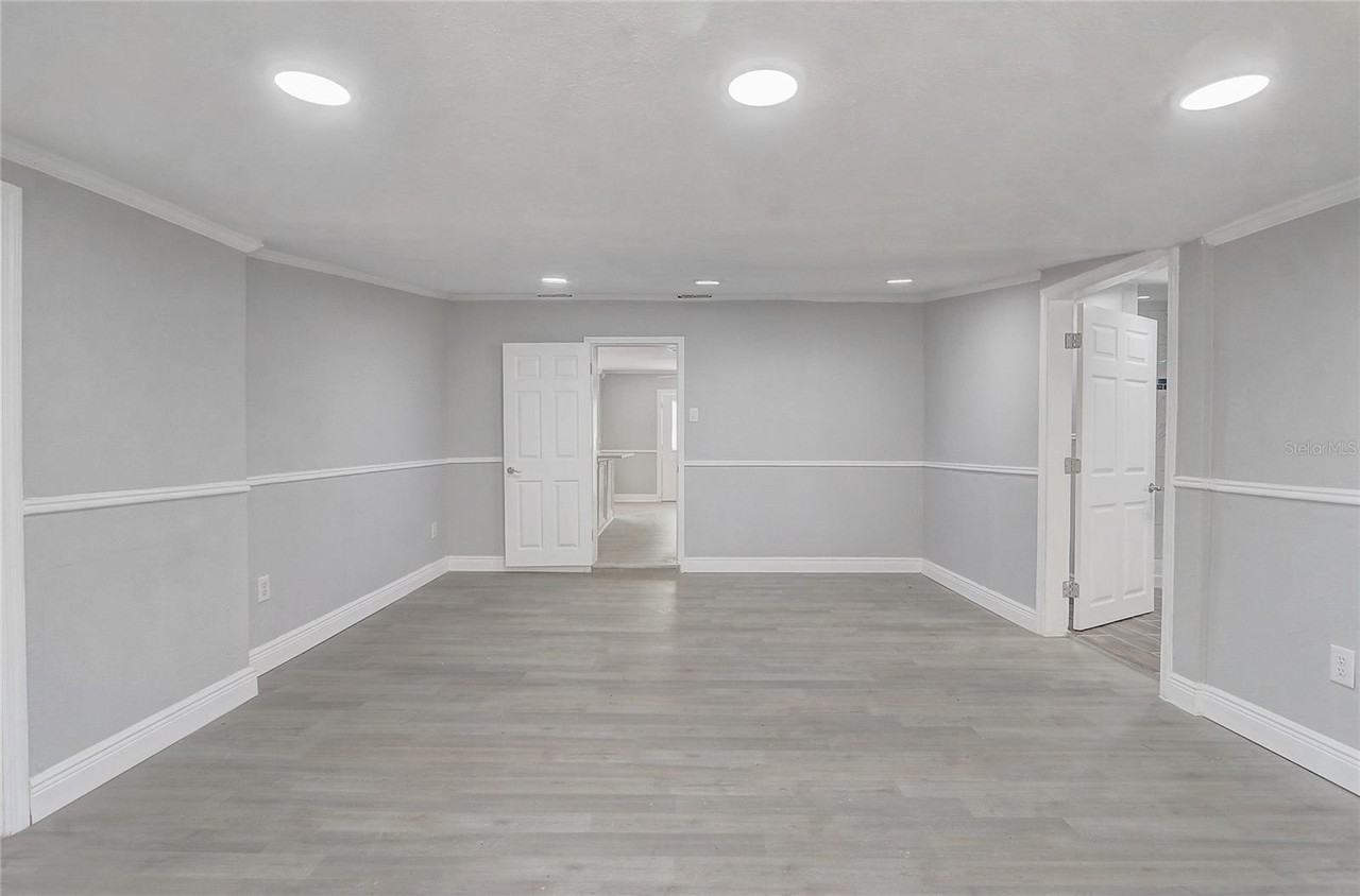 1129 Ne 12th St - Photo 6 of 37