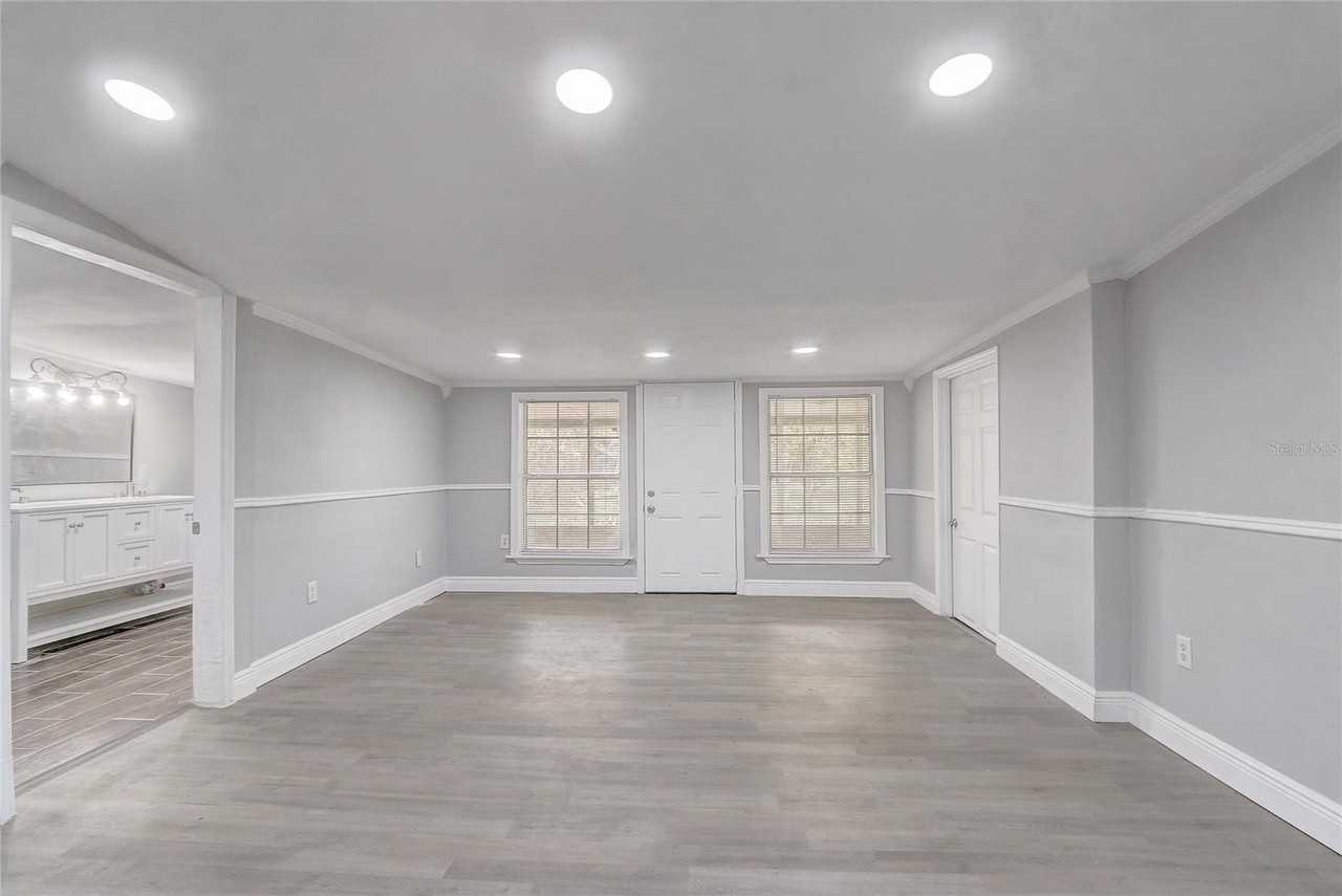 1129 Ne 12th St - Photo 7 of 37
