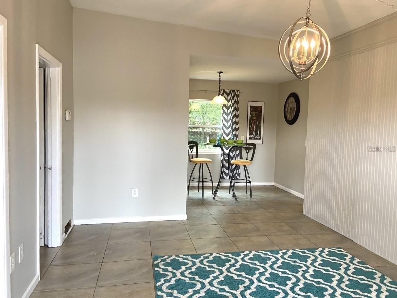 813 S Amelia Ave - Photo 2 of 14