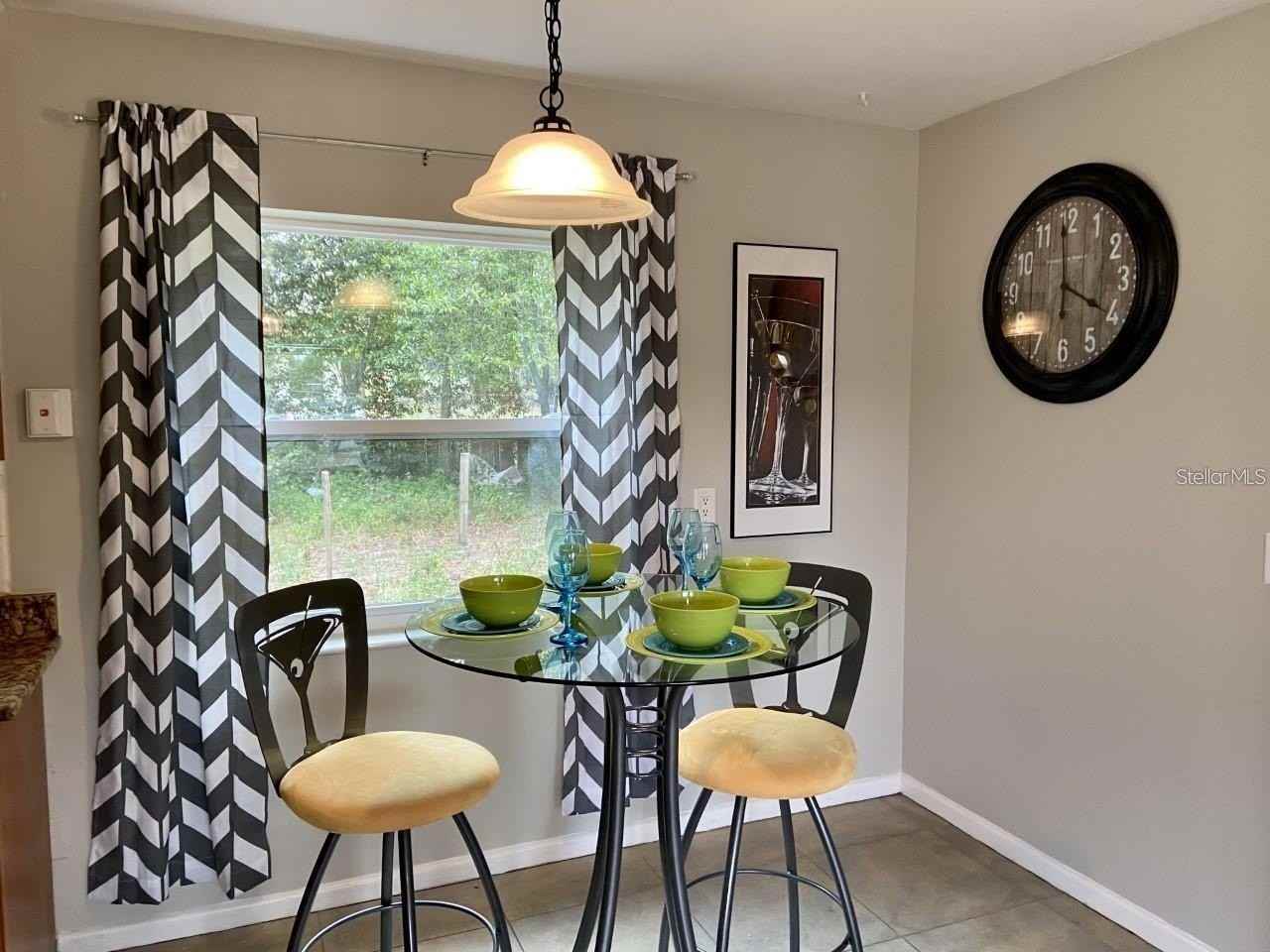 813 S Amelia Ave - Photo 3 of 14