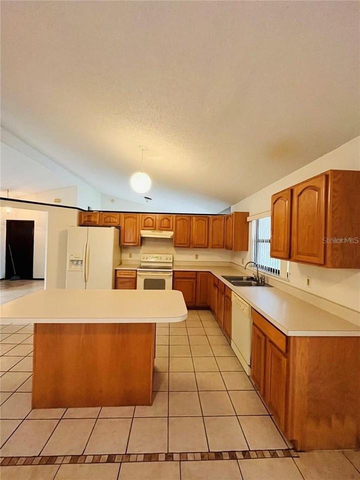 1748 Brightmeadow Ct - Photo 2 of 8