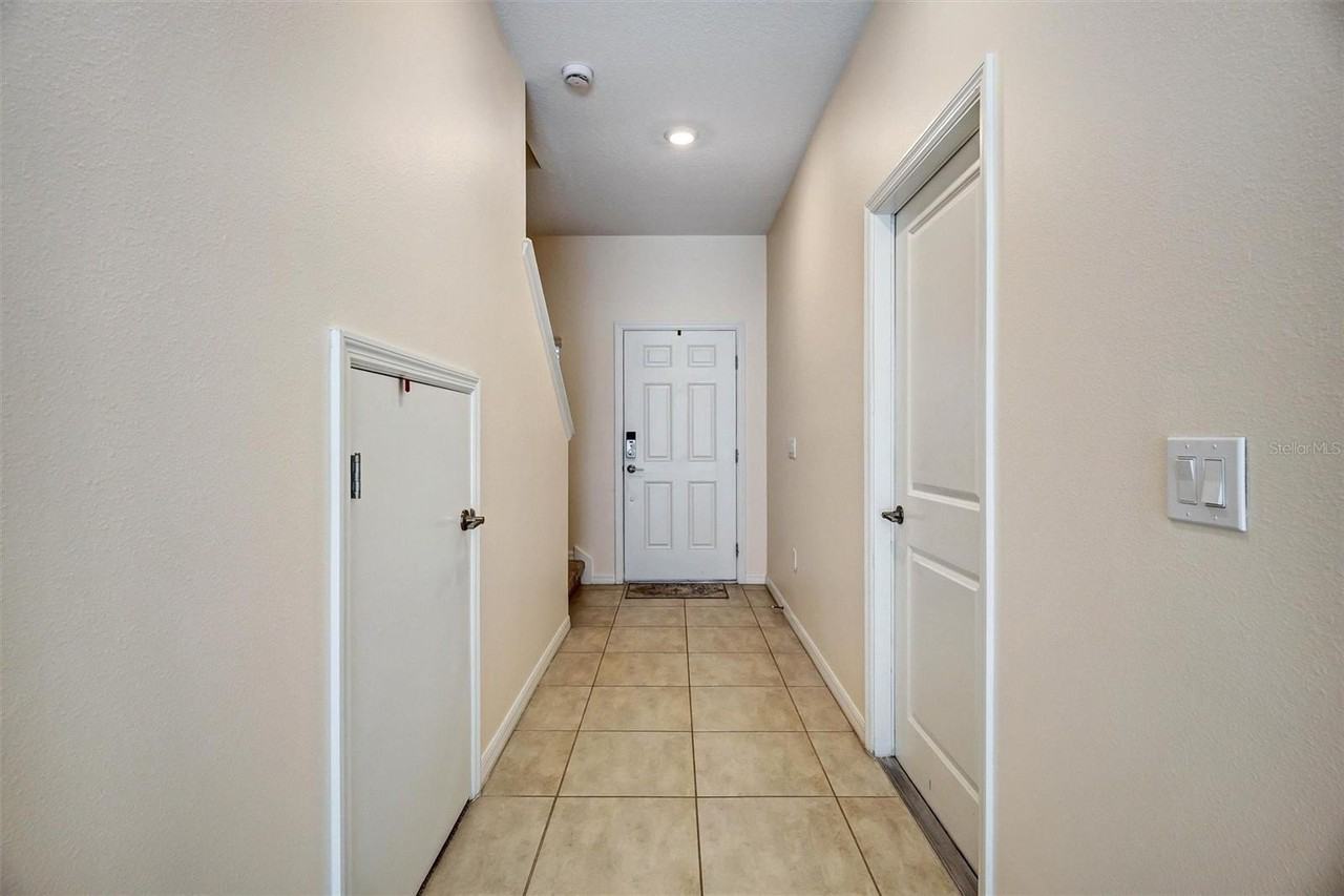 1414 Anchor Bend Way - Photo 4 of 37