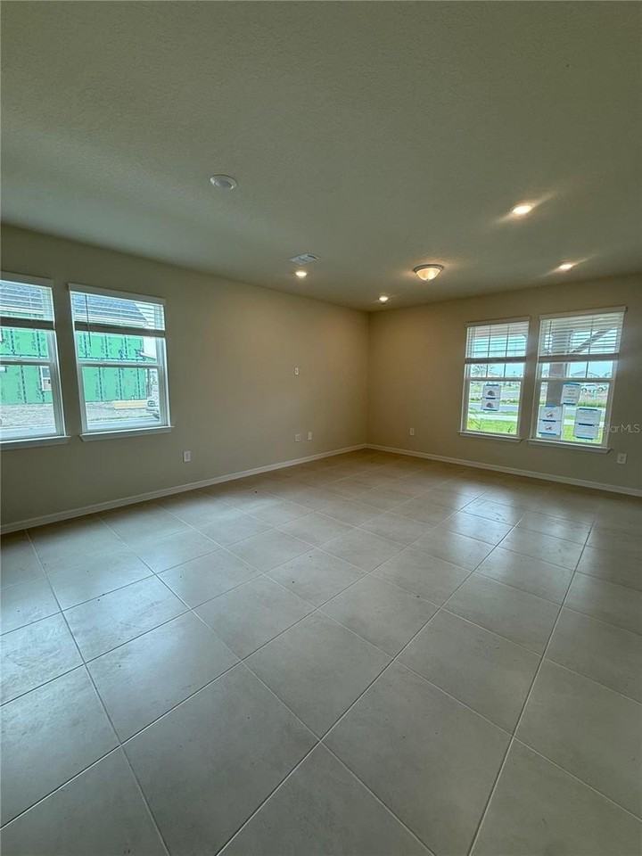 2135 Southbury Dr - Photo 5 of 17