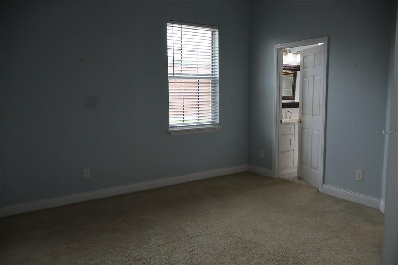 10842 Woodchase Cir - Photo 3 of 14