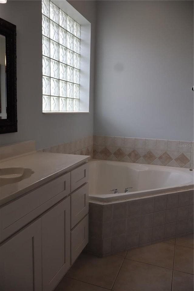 10842 Woodchase Cir - Photo 5 of 14